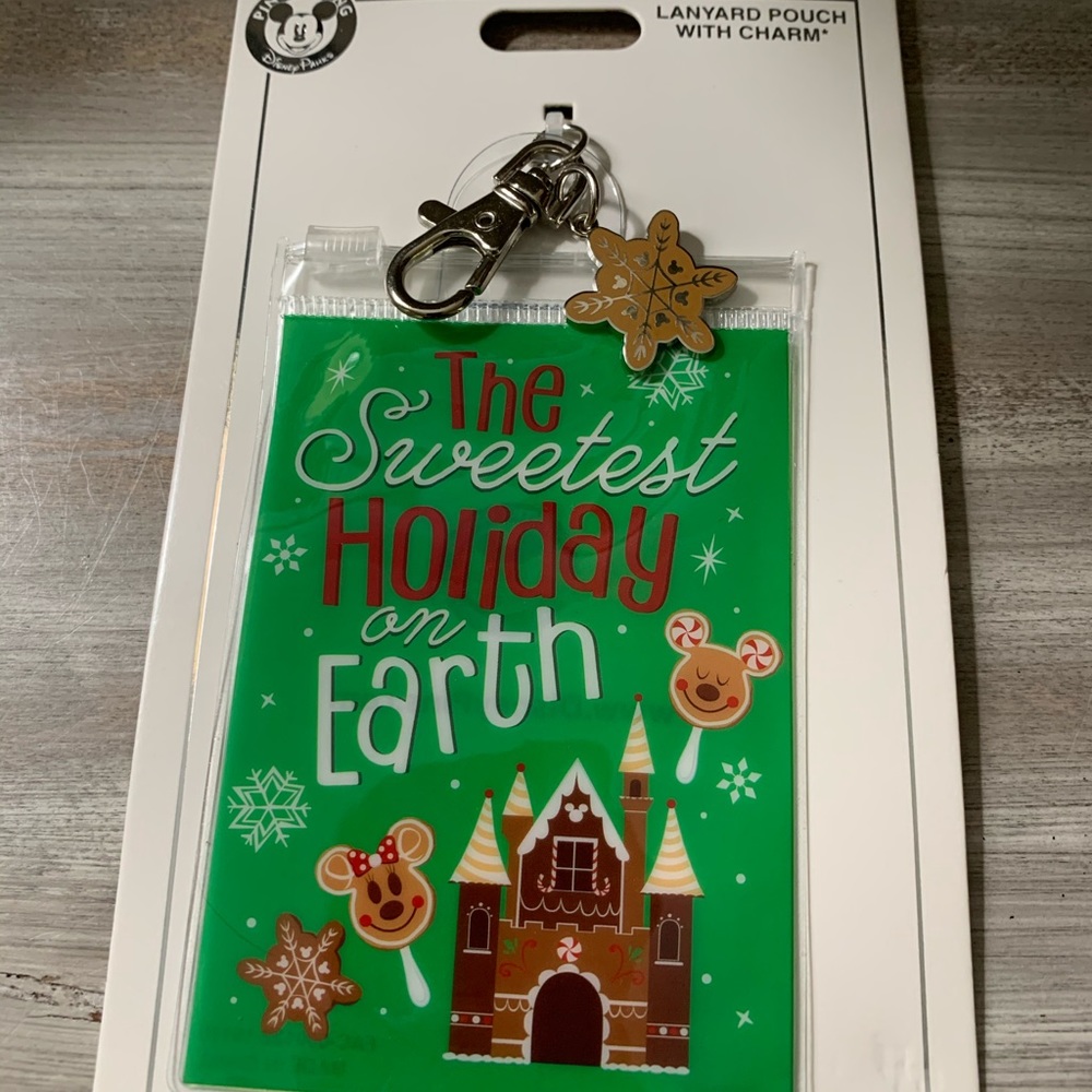 Disney Parks 2019 Christmas Lanyard Pouch w/Charm